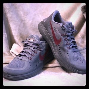 Nike Flex 2017 running track shoe womens size 11